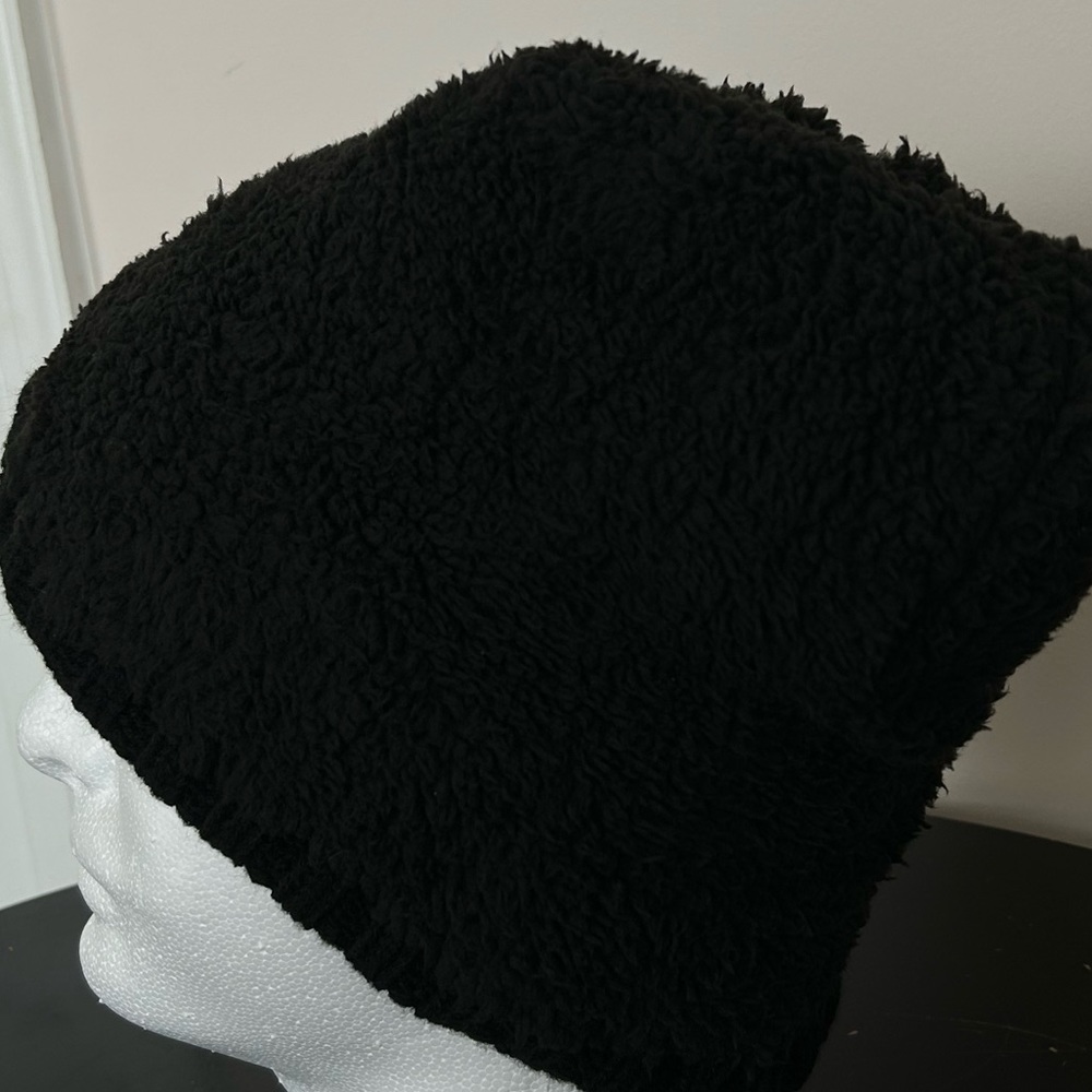 Timberland Women’s Black Autumn Woods Cable Cozy Fleece lined Beanie W/Pom NEW - Picture 6 of 8